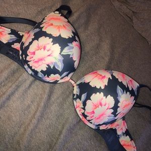 Pink Victoria secret push up bra